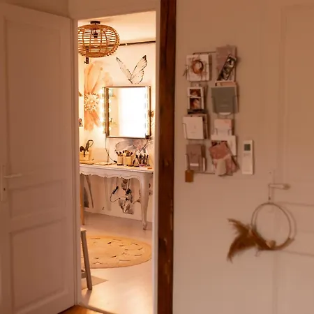 Holiday home Maison D Artiste Romantique Coeur De Bessieres